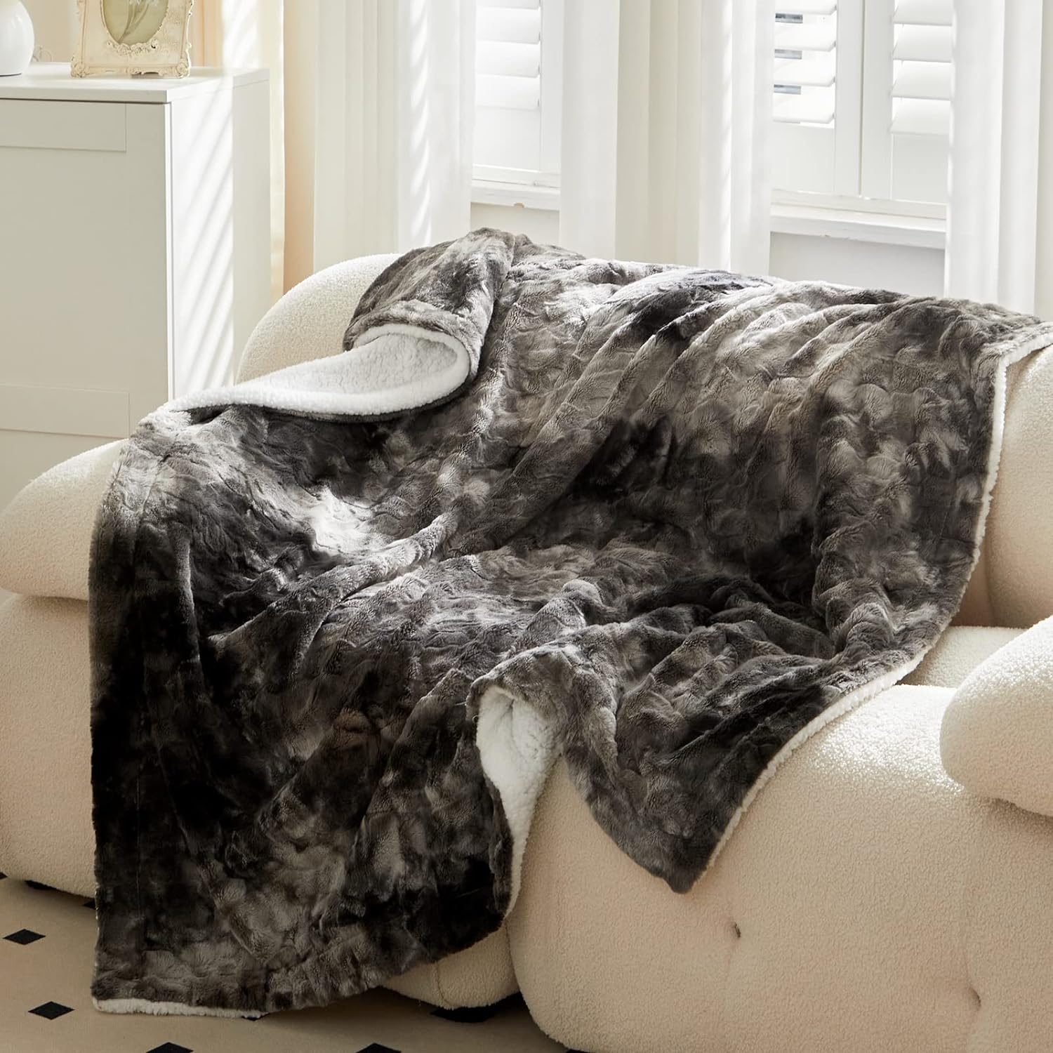 Wajade Fluffy Sherpa Fleece Blanket Gray White Faux Fur Bed Throw Super Soft War...