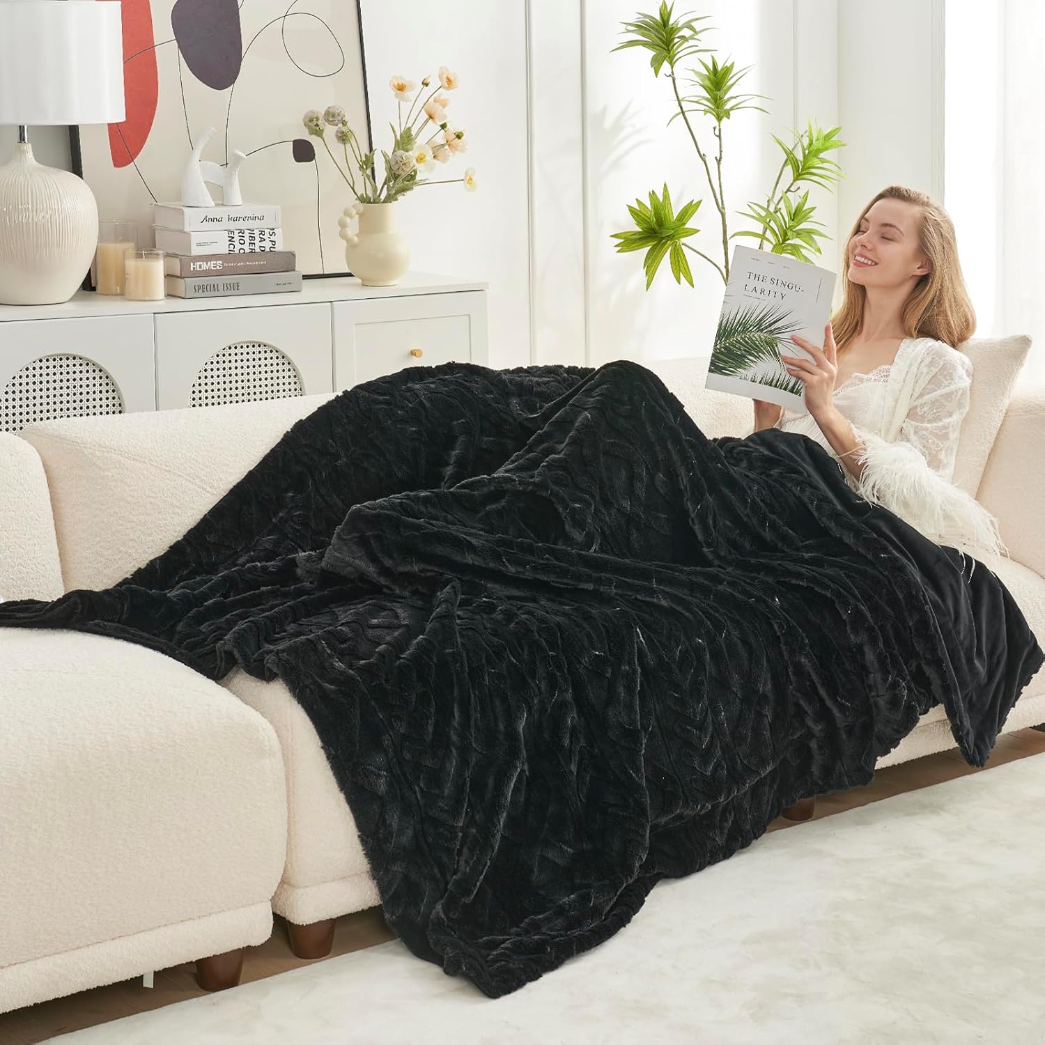 Cozy Bliss Faux Fur Throw Blanket for Couch, Jacqu...