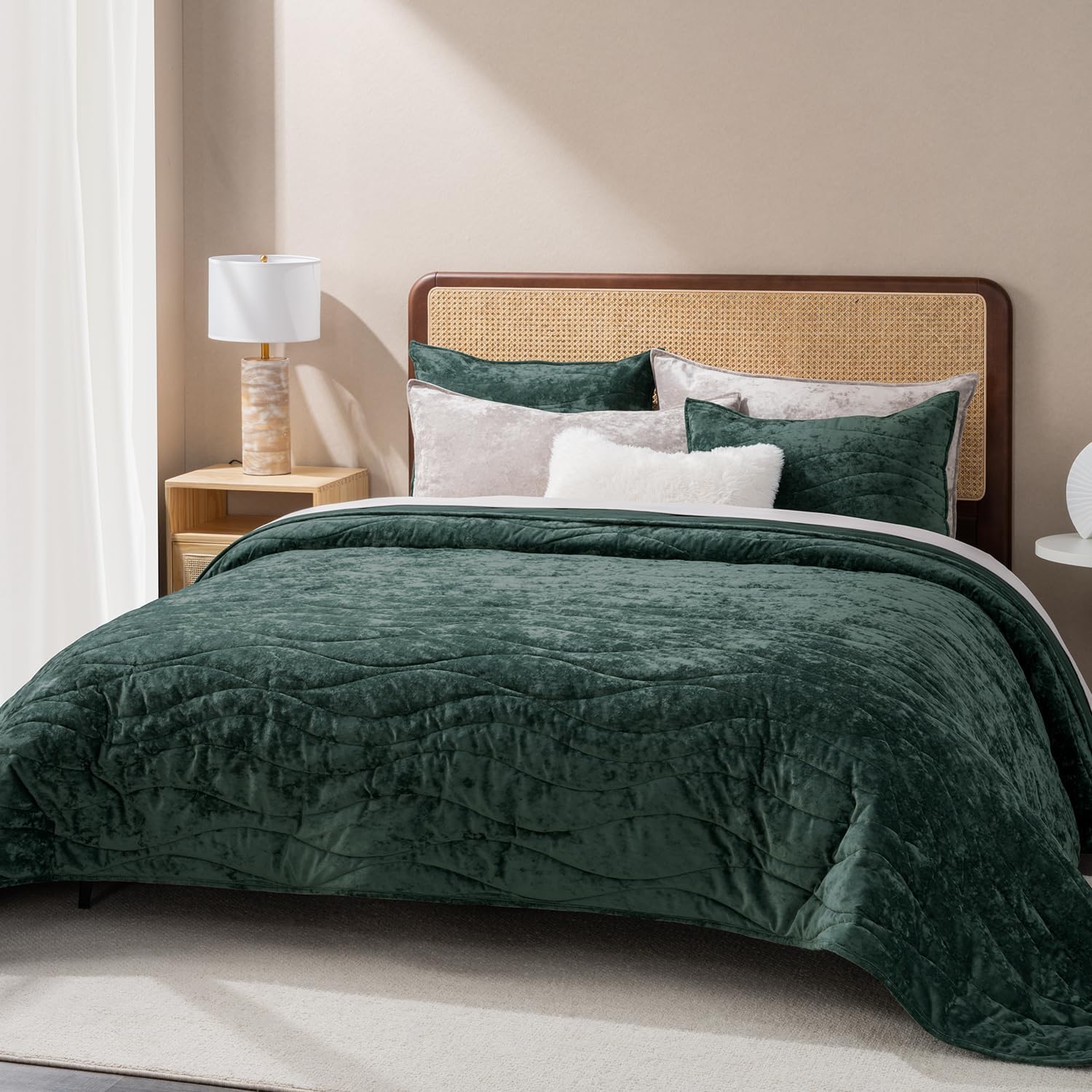 EVERGRACE Luxury Velvet Quilt Set King Size, Ultra Soft Velvet Bedding, Lightwei...