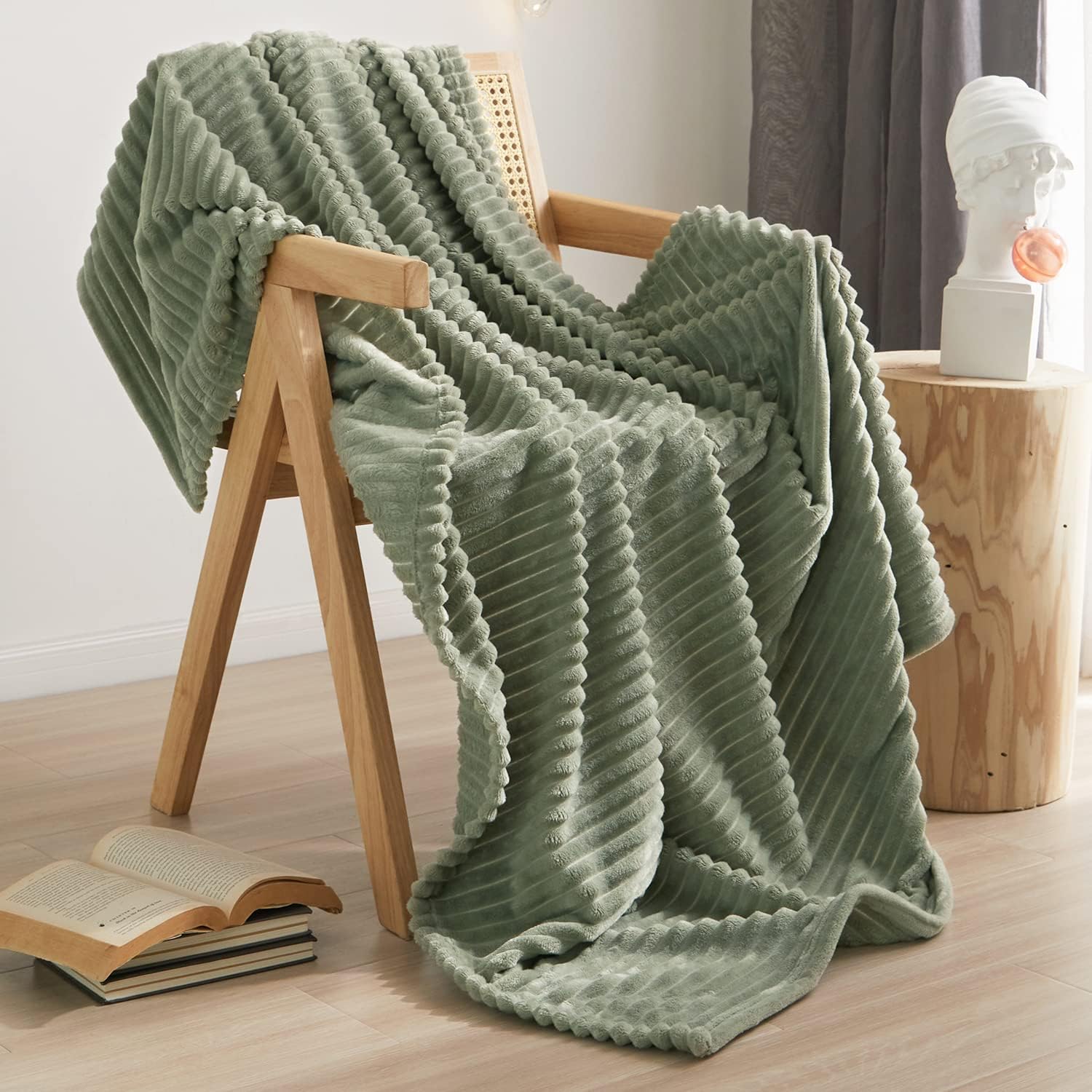 Geniospin Throw Blanket for Couch, Bed, Sofa – 280GSM Super Soft Lightweight Bla...