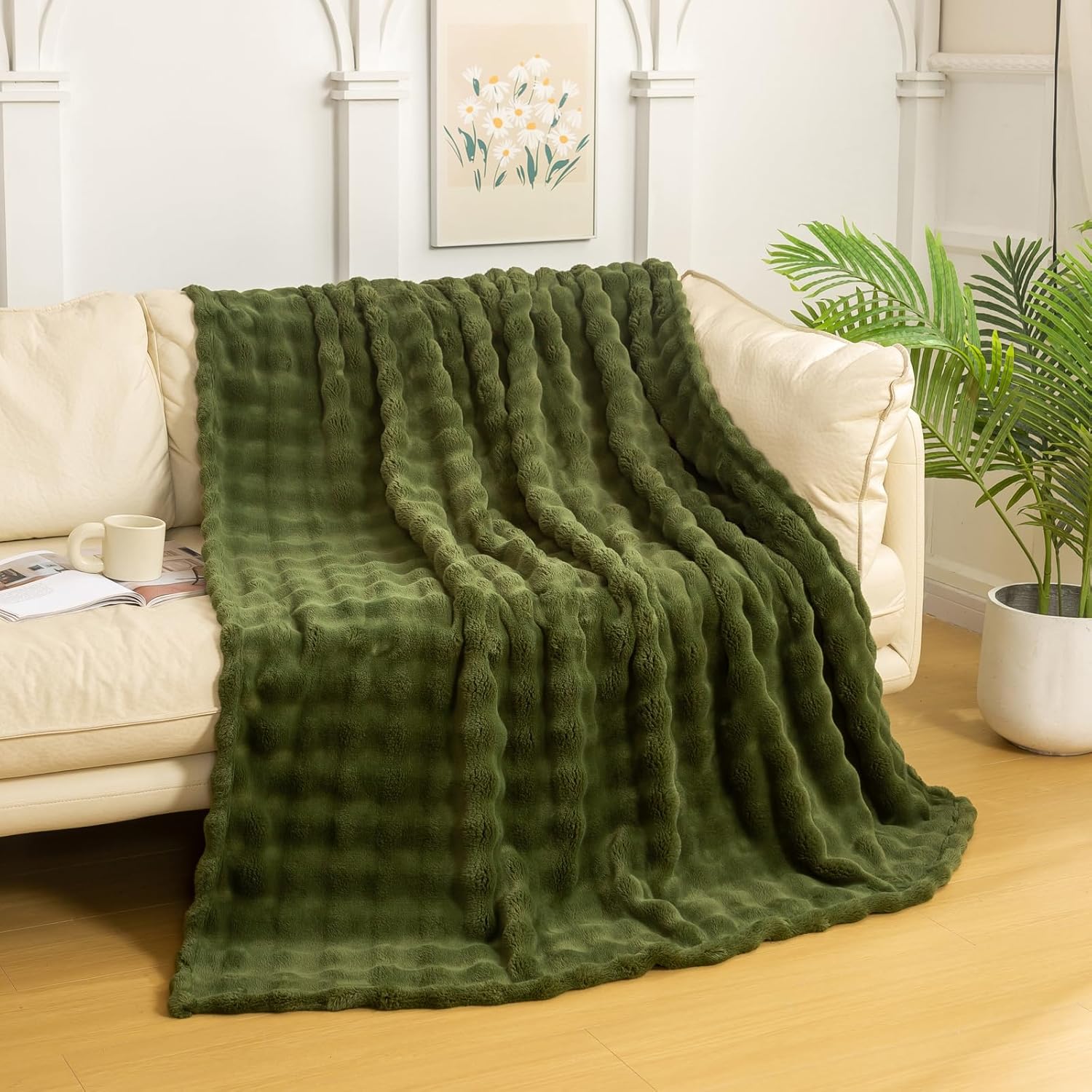 YUSOKI Faux Fur Throw Blanket with 3D Bubbles Super Soft Fuzzy Cozy Thick Blanke...