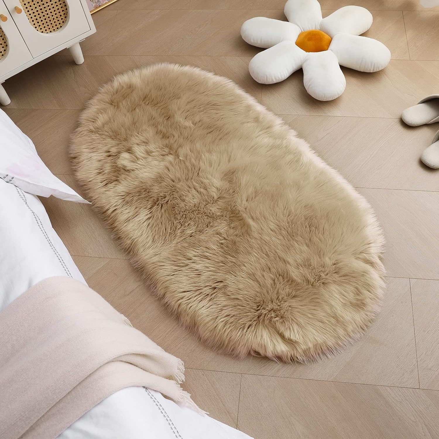 Achiiso Faux Fur Rug, Unique Soft Fluffy Area Rug, Special Non Slip Rug for Livi...