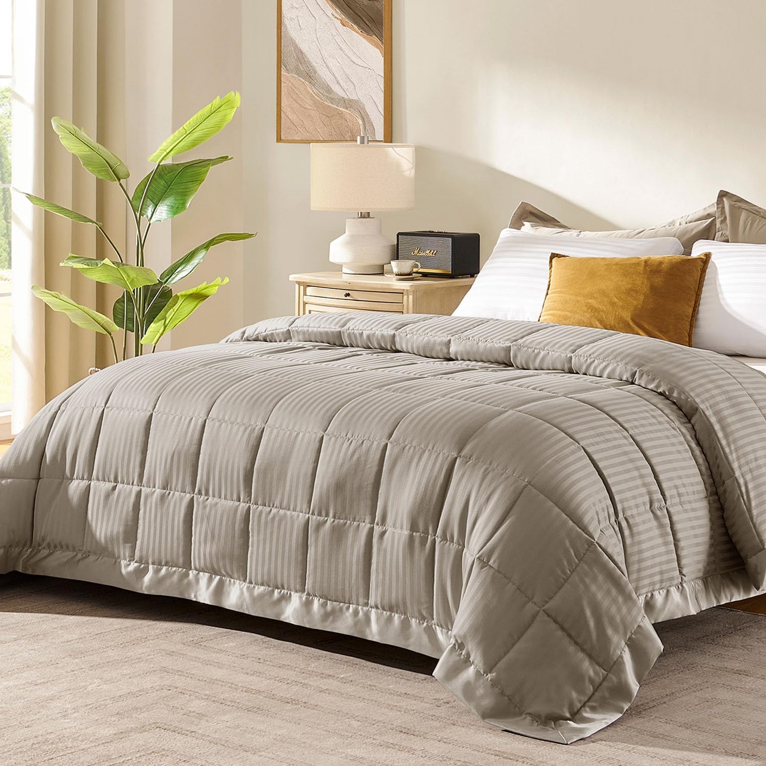 downluxe Queen Size Blanket with Satin Trim, Lightweight Down Alternative Blanke...