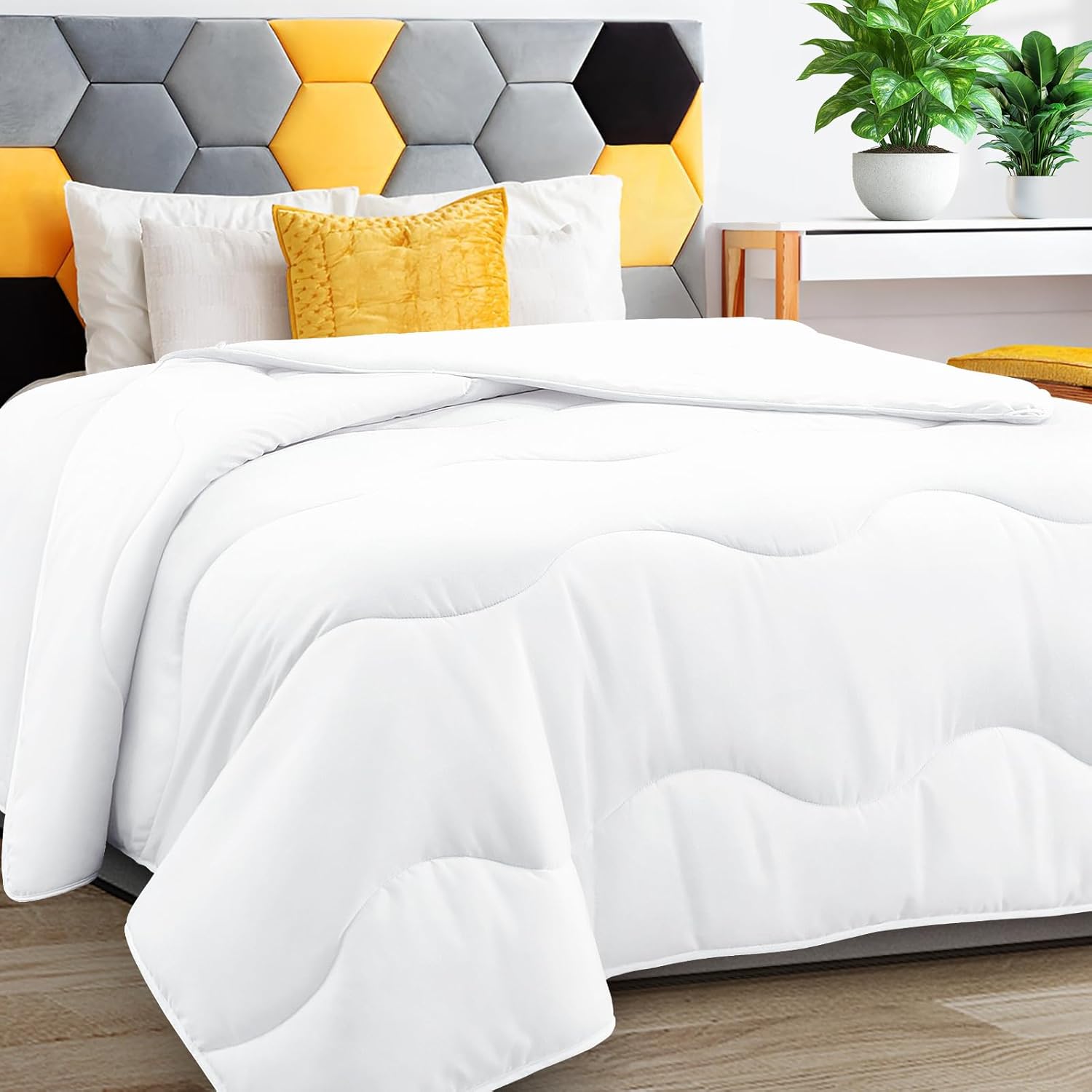 Lightweight Comforter Cooling Duvet Insert White, All Season Breathable Queen Si...