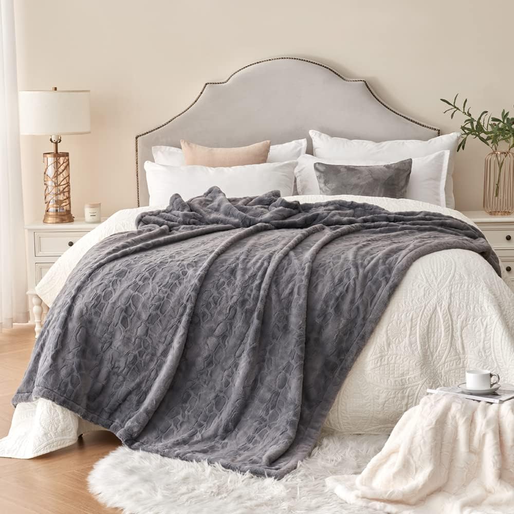 Krifey Oversized Faux Fur Blanket, Special Cozy Blanket for Bed, Luxury Fluffy T...
