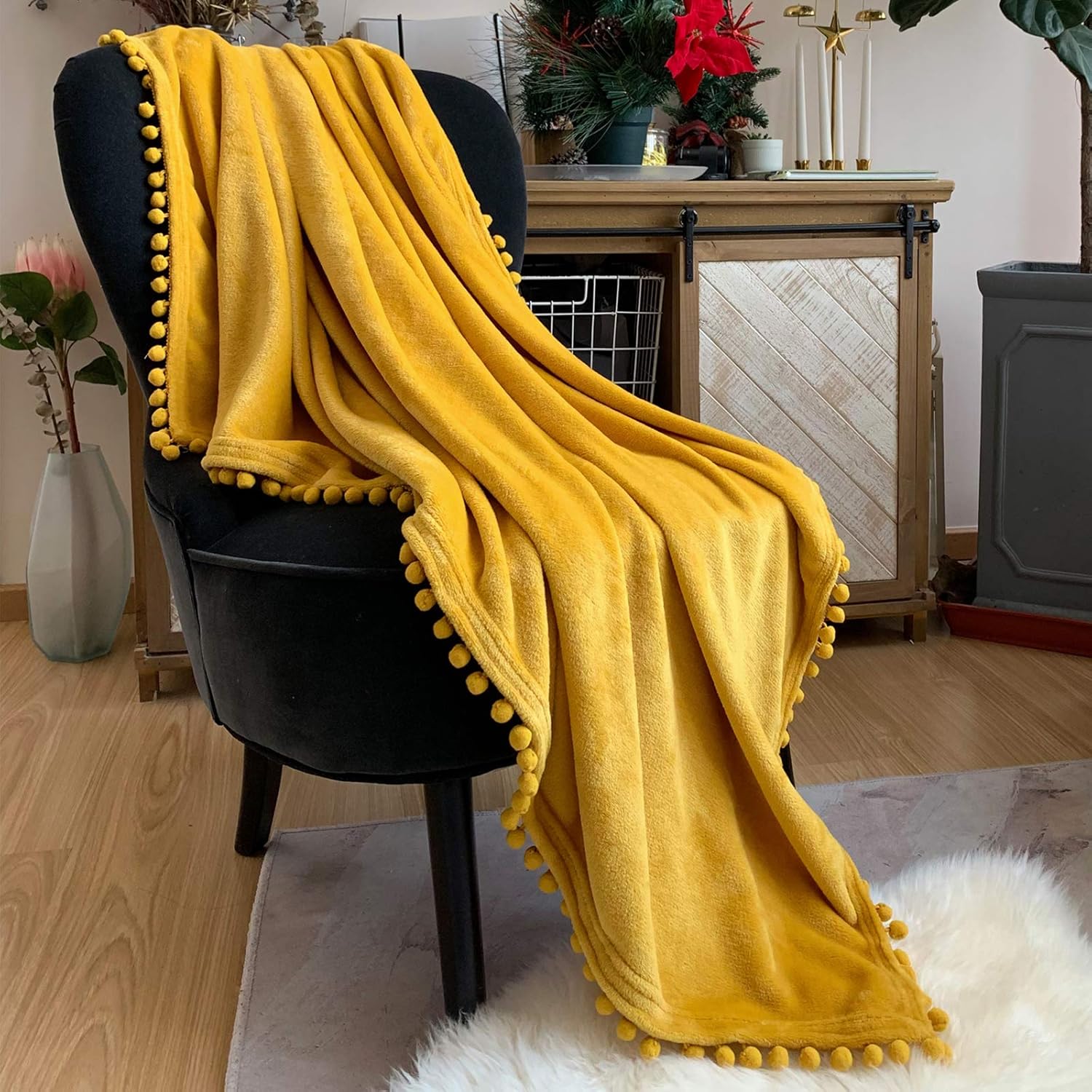 LOMAO Flannel Blanket, Special Cozy Bed Blanket with Pompom Fringe, Innovative S...