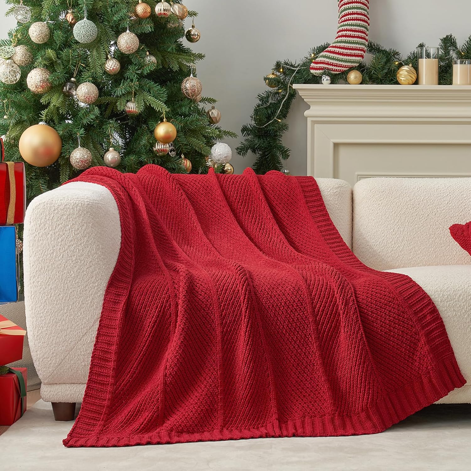 Amélie Home Chenille Christmas Throw Blanket for Couch, Chunky Knit Blanket with...