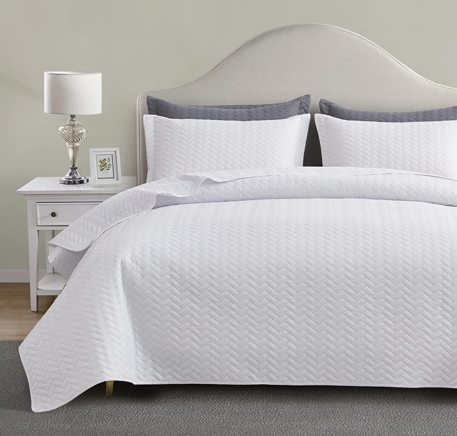 Maple&Stone White Quilt Set Queen Size, Lightweight Bedspread Ultrasonic Chevron...