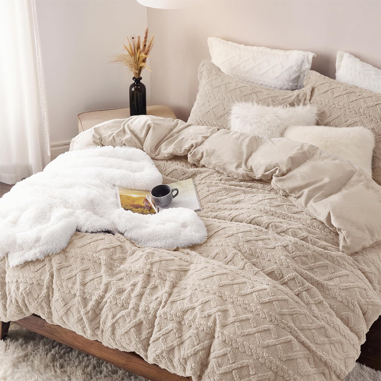 Bedsure Fluffy Comforter Cover Set, Special Faux Fur Duvet Cover Queen Size, Inn...