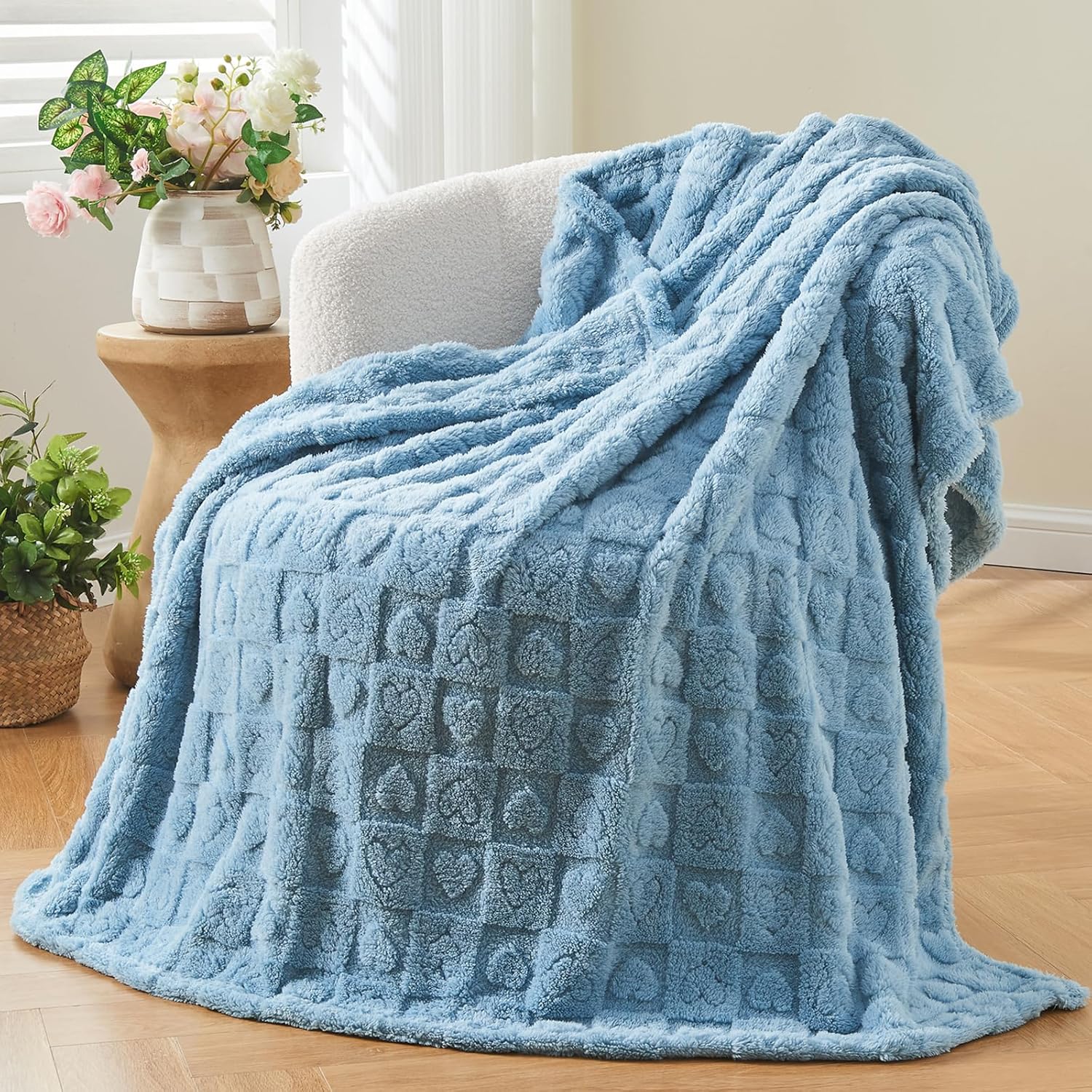 NEWCOSPLAY Super Soft Throw Blanket Blue Premium Silky Flannel Fleece 3D Heart C...