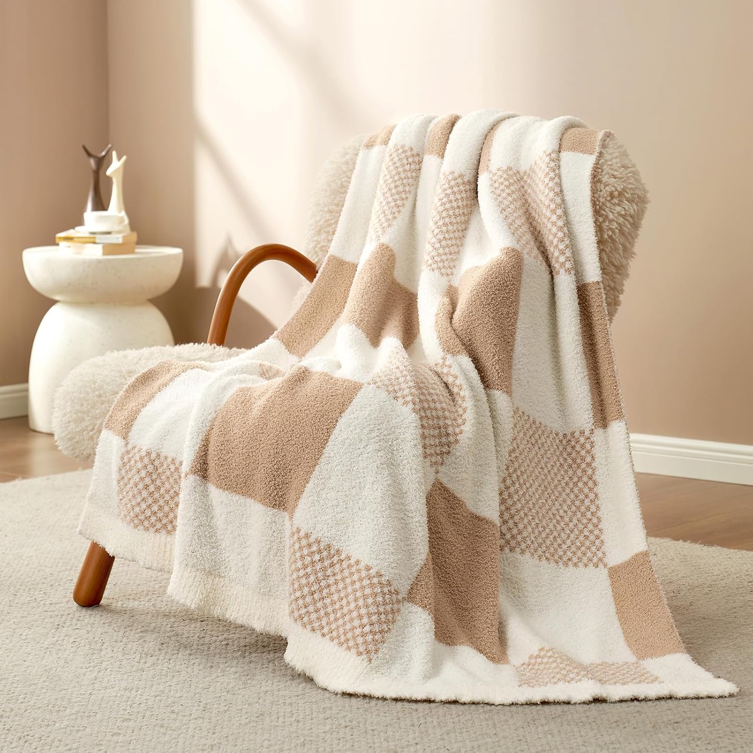 Snuggle Sac Checkered Blanket, Beige Throw Blanket for Couch Plaid Microfiber Fl...
