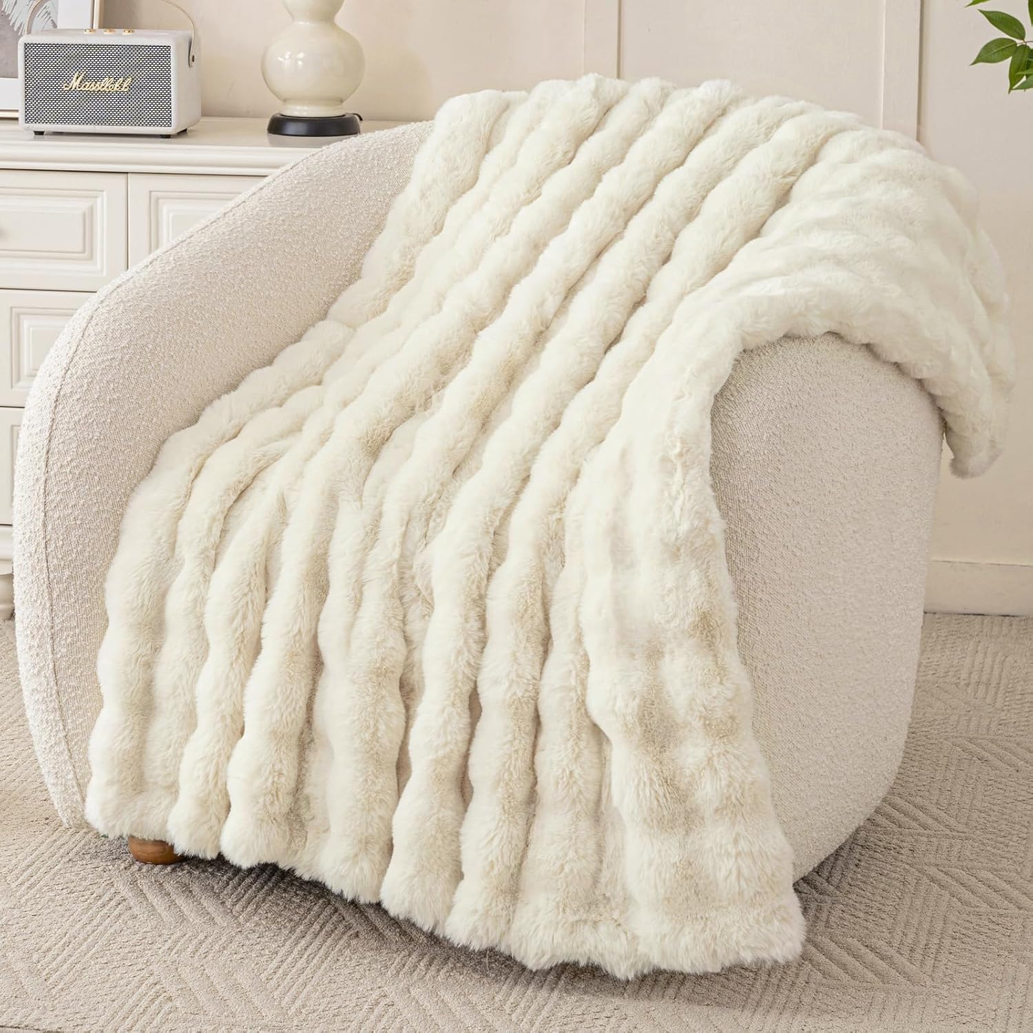 Bigacogo Faux Fur Throw Blanket for Couch, Fuzzy Soft Plush Bubble Blanket for S...