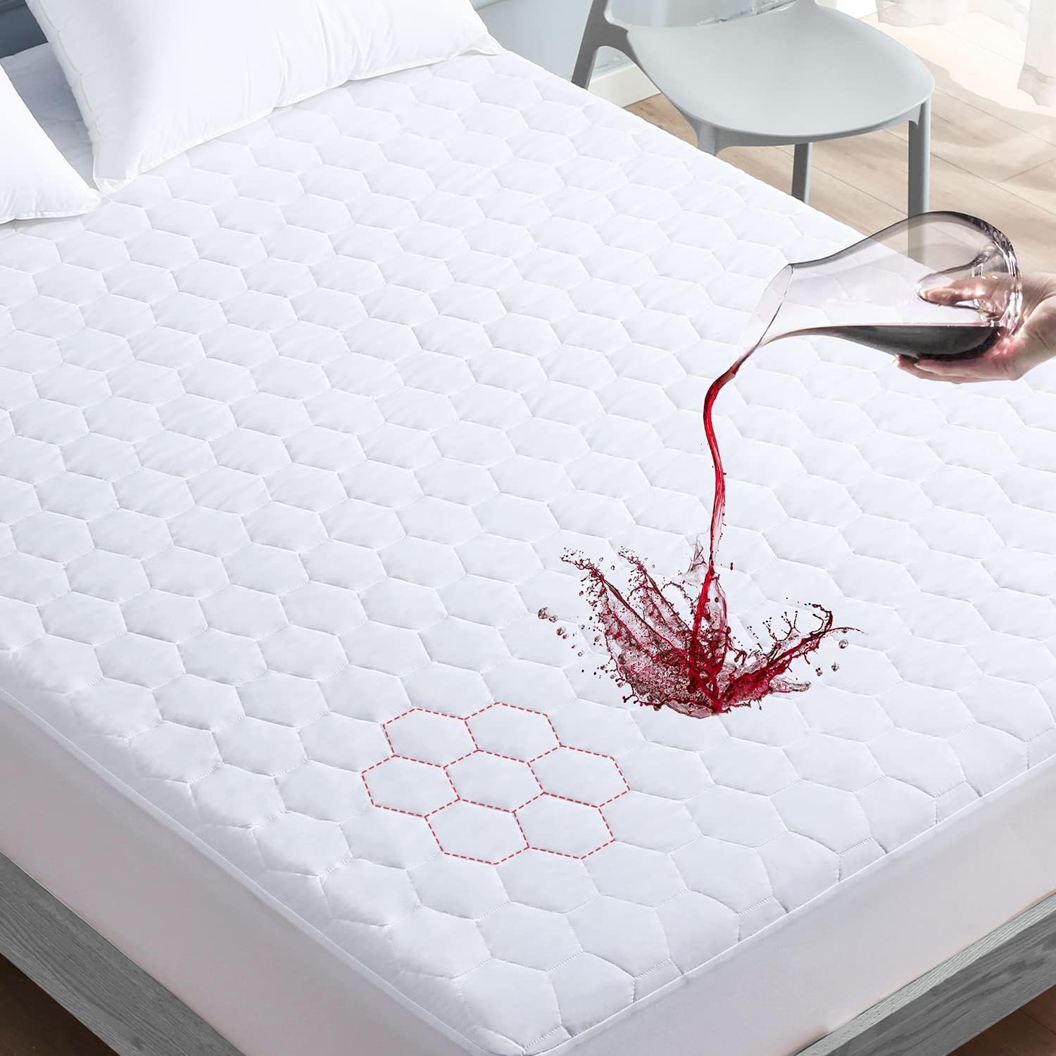 Mooreeke Waterproof Mattress Protector Queen Size, Soft & Breathable Quilted Mat...