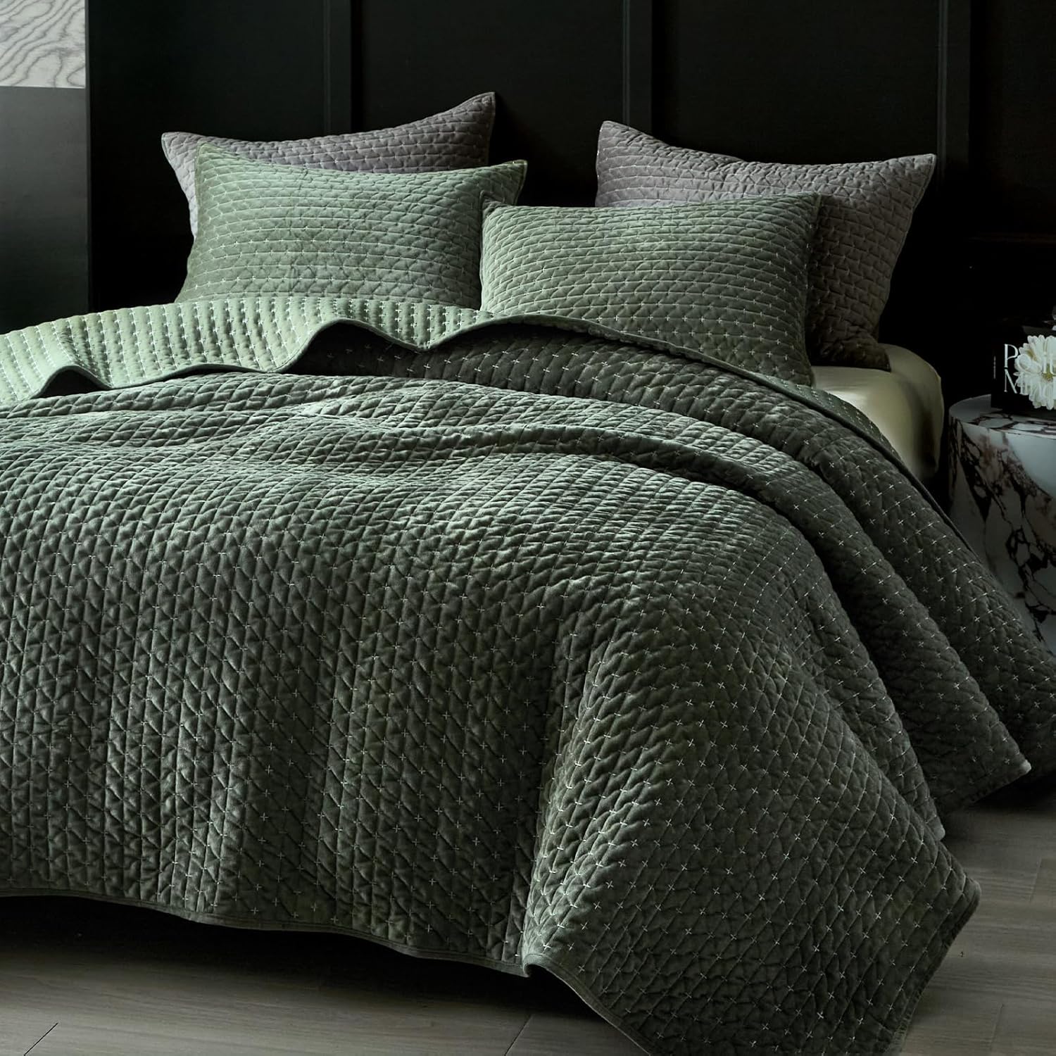 WARMDERN Luxury Velvet Quilt Set Queen Size, Cross Stitch Velvet Quilts Striped...