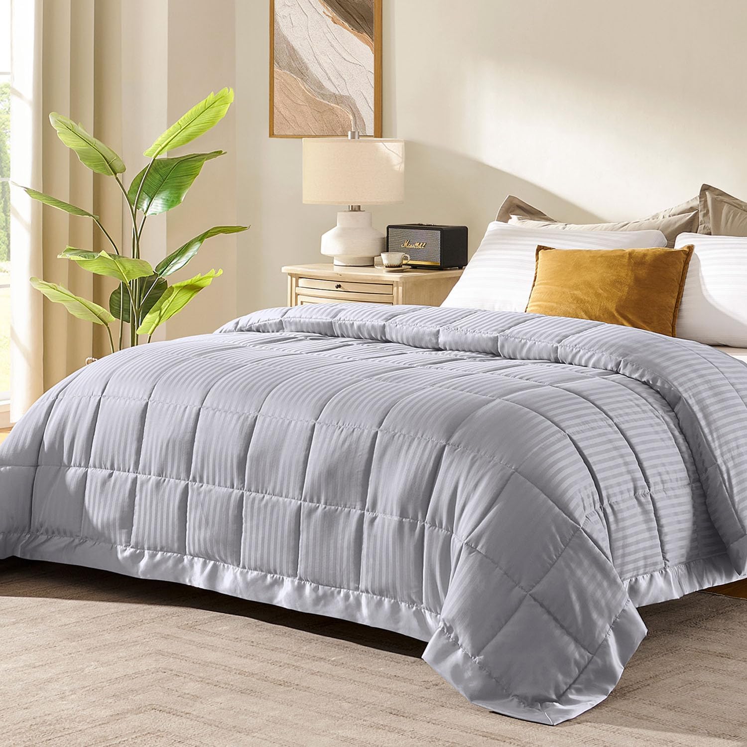 downluxe Queen Size Blanket with Satin Trim, Lightweight Down Alternative Blanke...