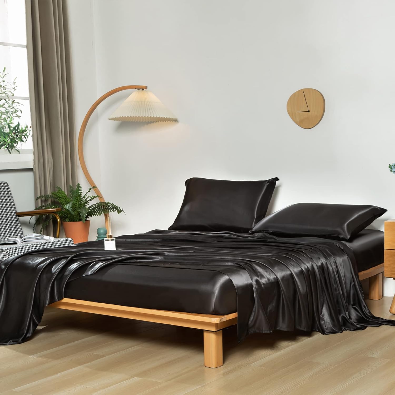 Revdomfly 4 Pcs Queen Size Luxury Silky Soft Black Satin Sheet Set,1 Premium Moi...