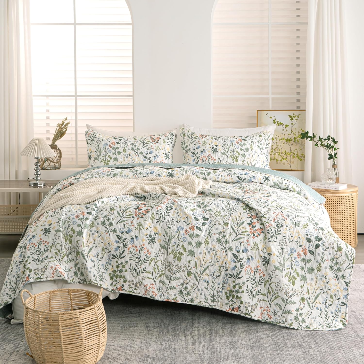 Floral Quilt Queen Set 3 Pieces Soft Microfiber Lightweight Bedspread Queen Quil...