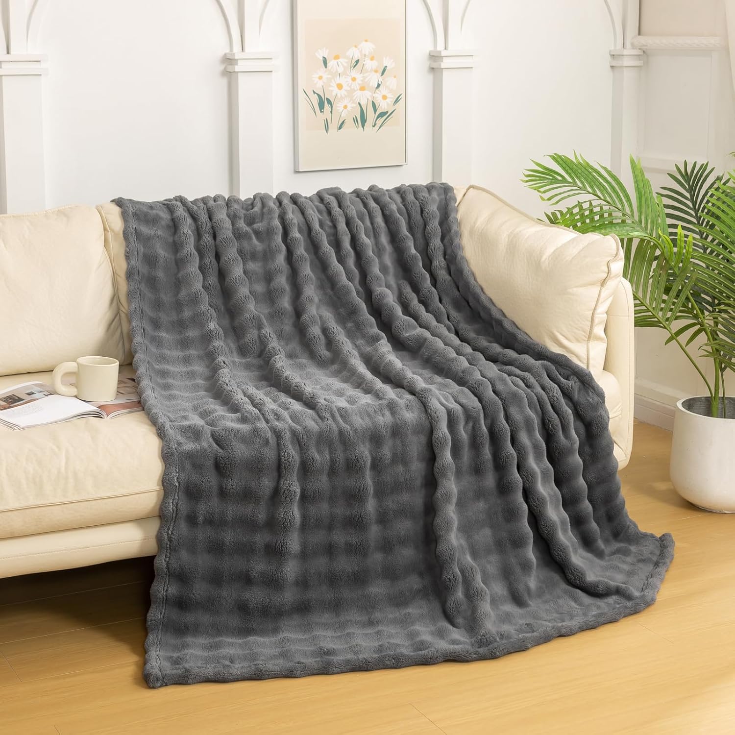 YUSOKI Faux Fur Throw Blanket with 3D Bubbles Super Soft Fuzzy Cozy Thick Blanke...