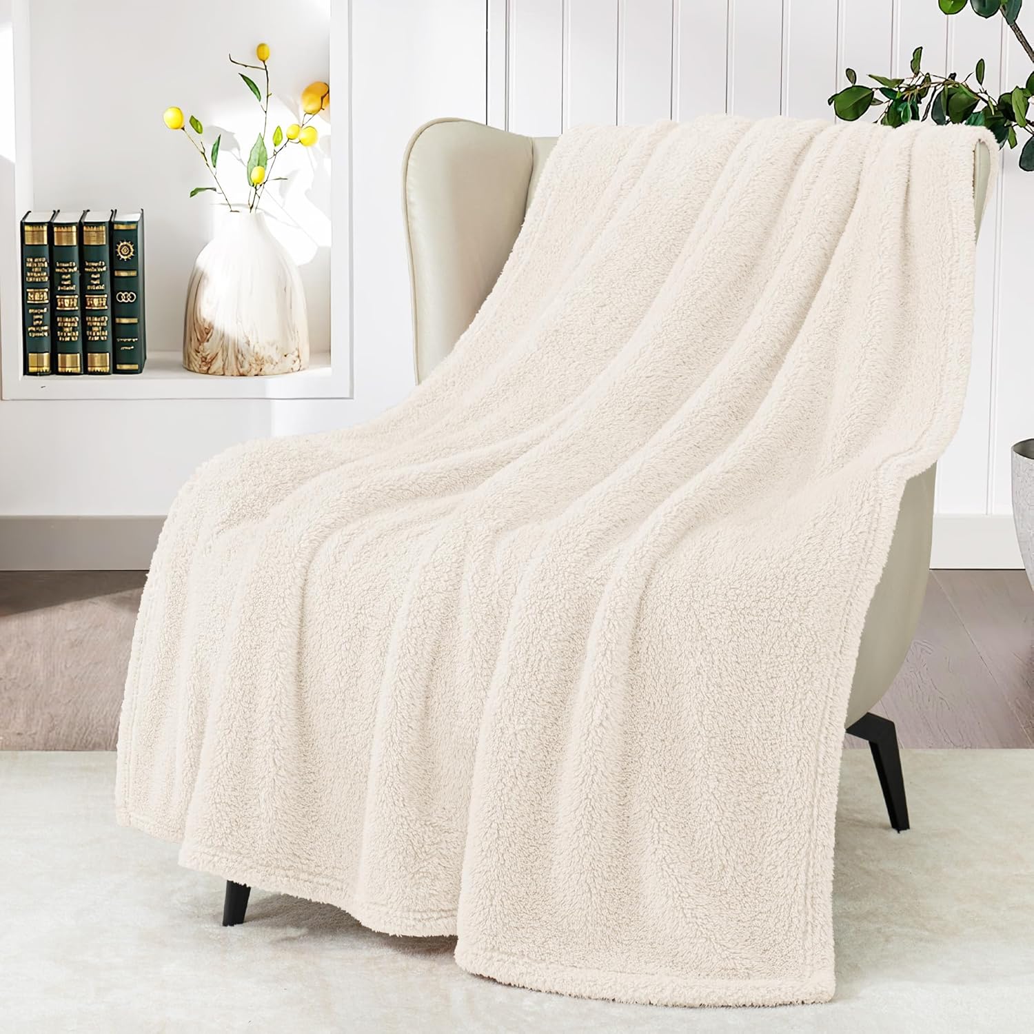 Exclusivo Mezcla Soft Fleece Throw Blanket for Couch, Super Soft Velvet Plush Be...