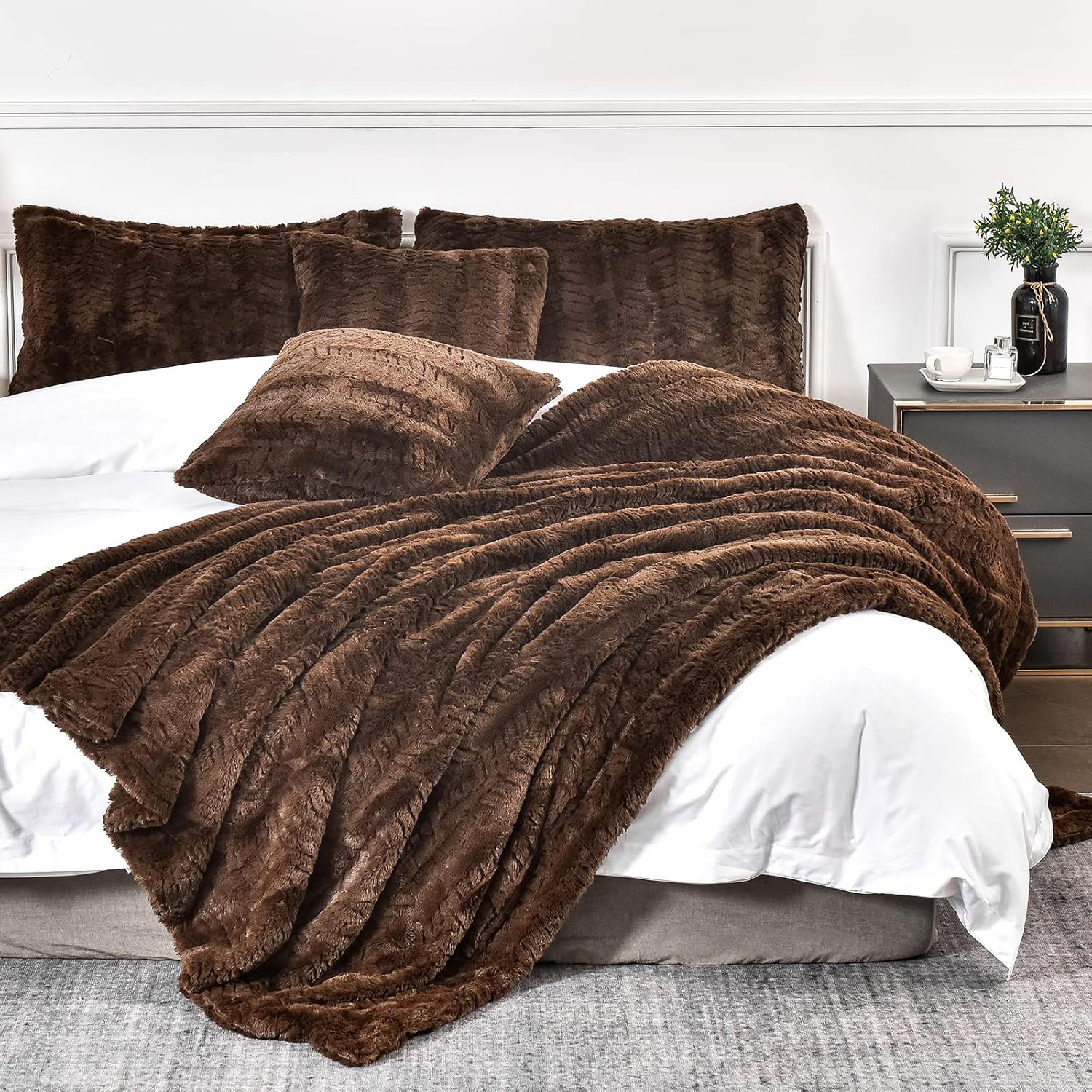 YUSOKI Luxury Faux Fur Blanket,Soft Fuzzy Fluffy Cozy Blanket Plush Furry Comfy...