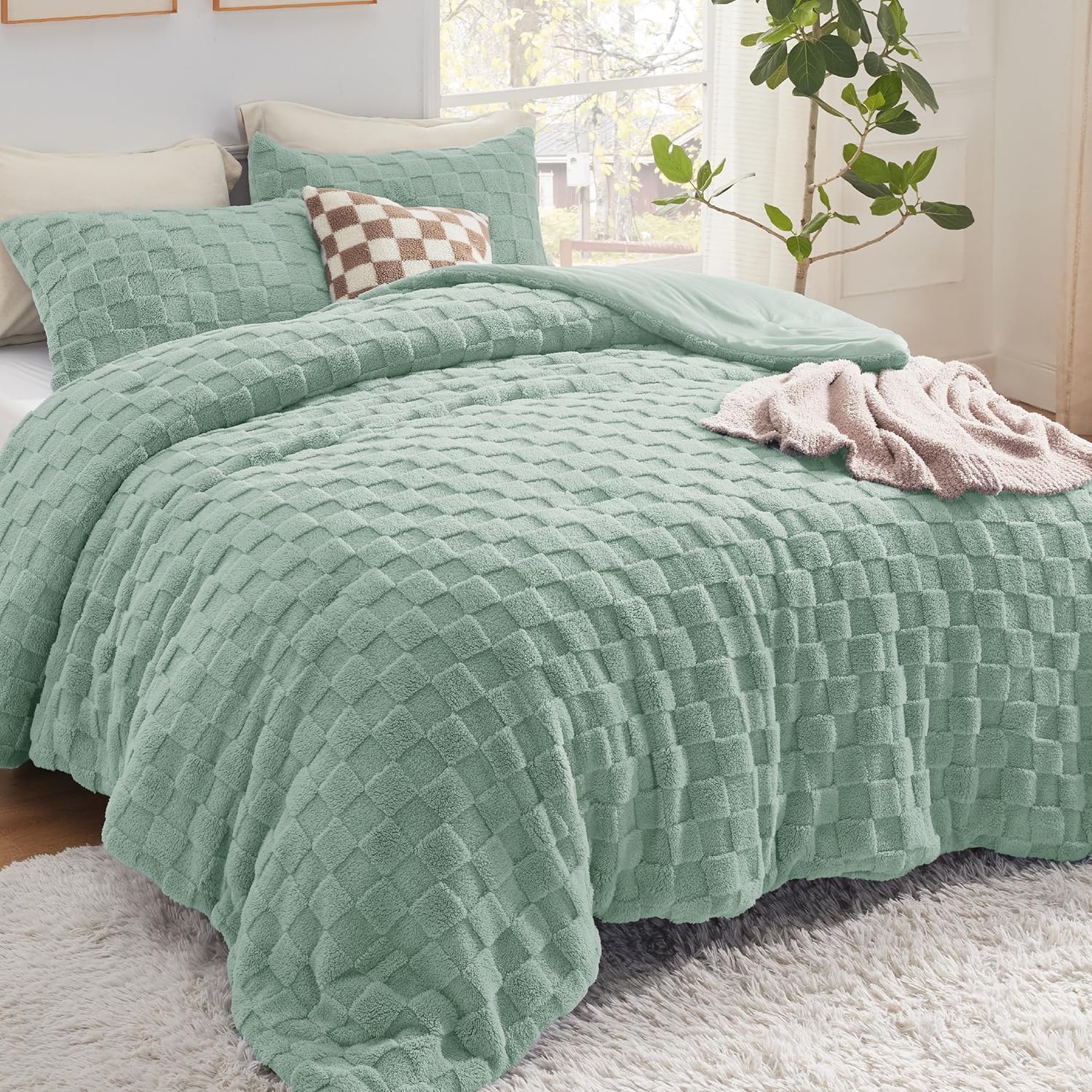 Bedsure Fluffy Queen Comforter Set, Sage Green Plush Fleece Bed Set, Checkered F...