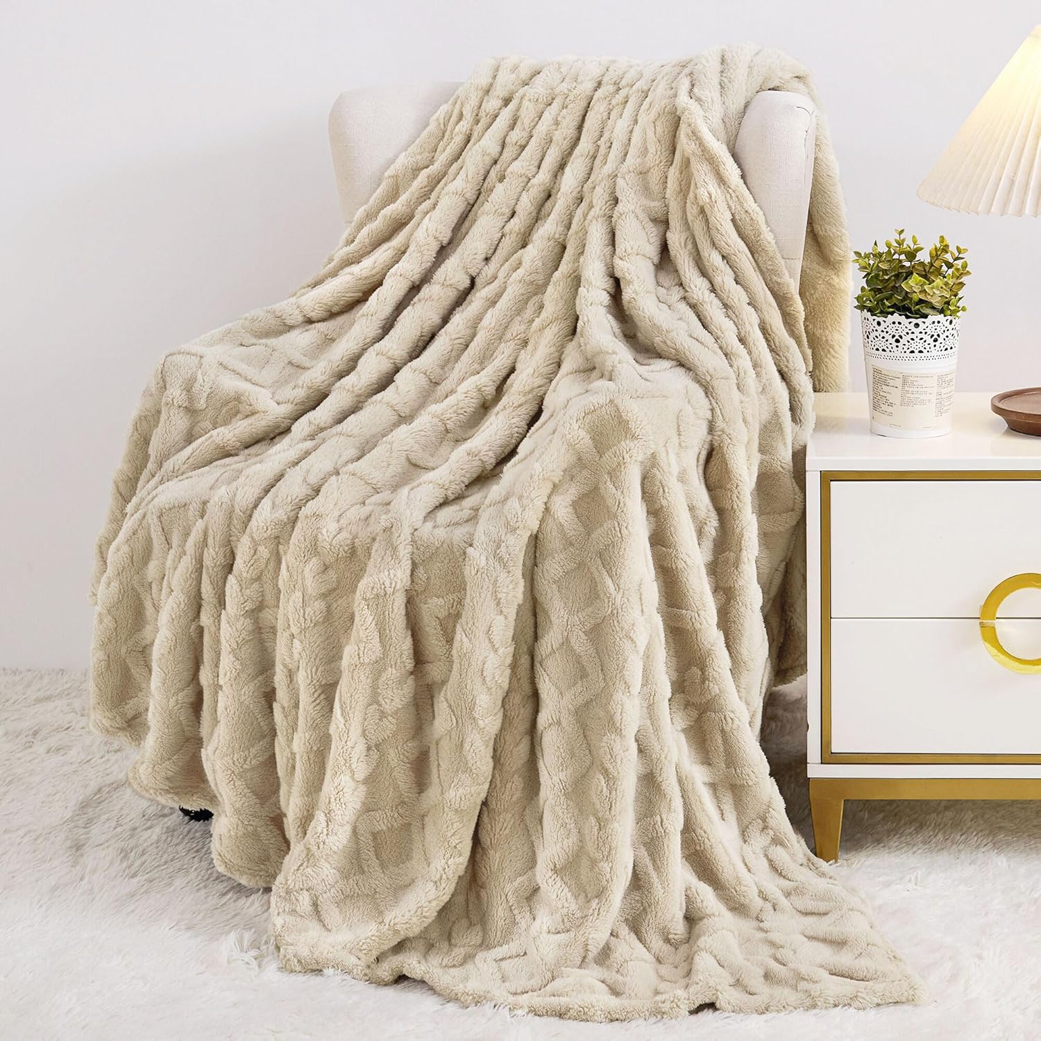 Aganear Fleece Throw Blanket - Cozy Soft Lightweight Fuzzy Throw Blanket for Wom...