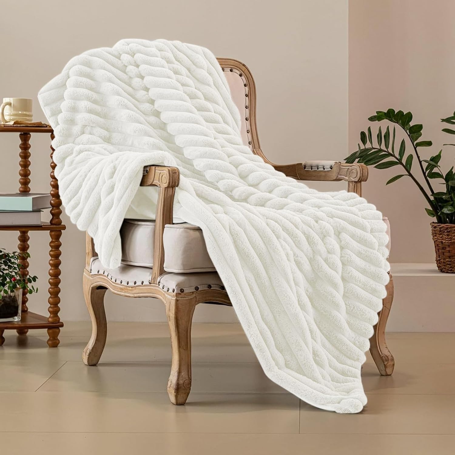 SHANNA Soft Warm Rabbit Plush Fleece Blankets Lightweight 540 GSM Reversible Thr...