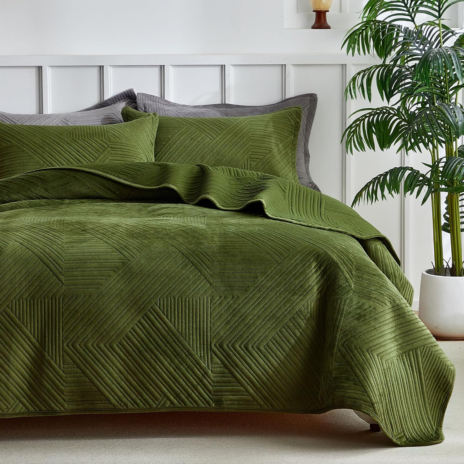 WARMDERN Ultrasonic Green Velvet Quilt Set Queen Size, Geometric Textured Stripe...