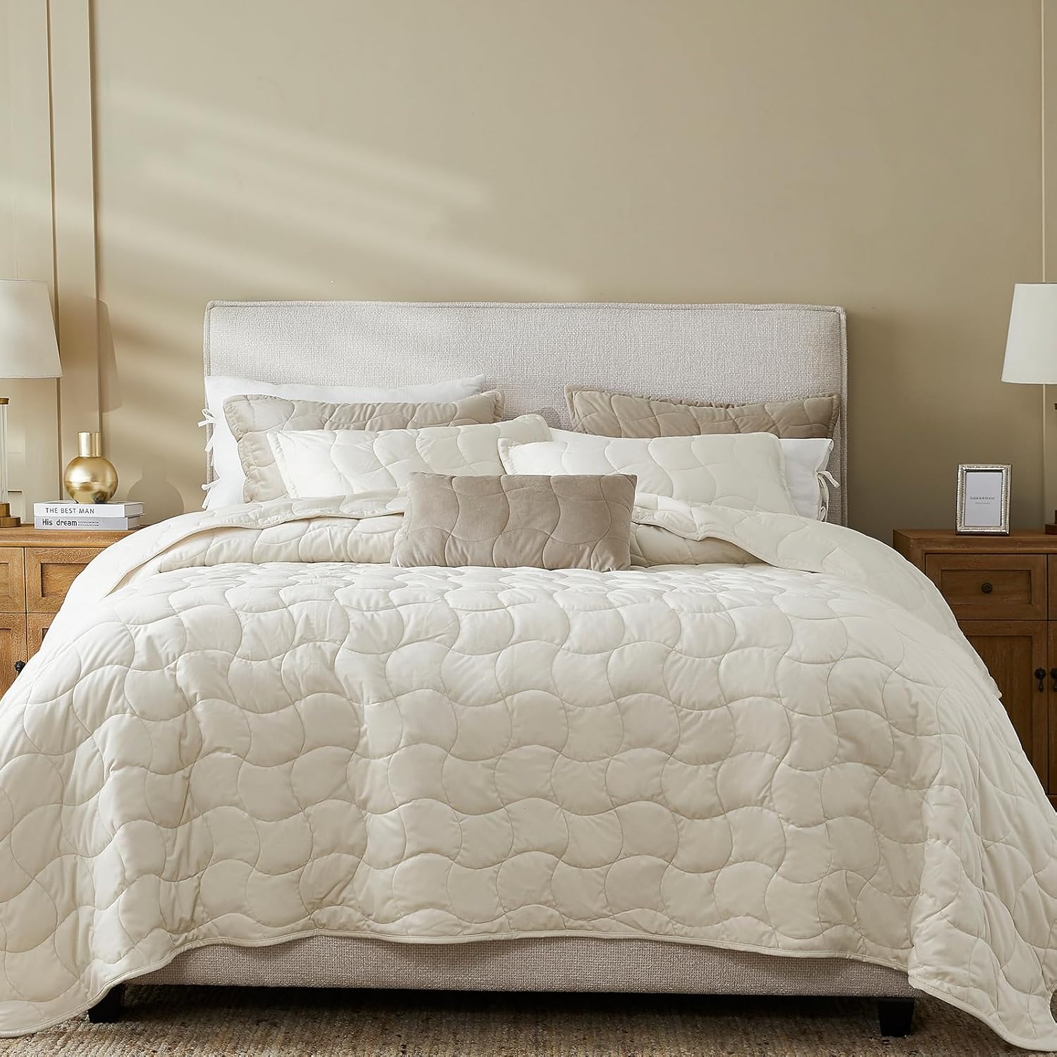 Ivory Velvet Quilt Set, Luxury Queen Size Comforter for All Seasons, Special Lig...