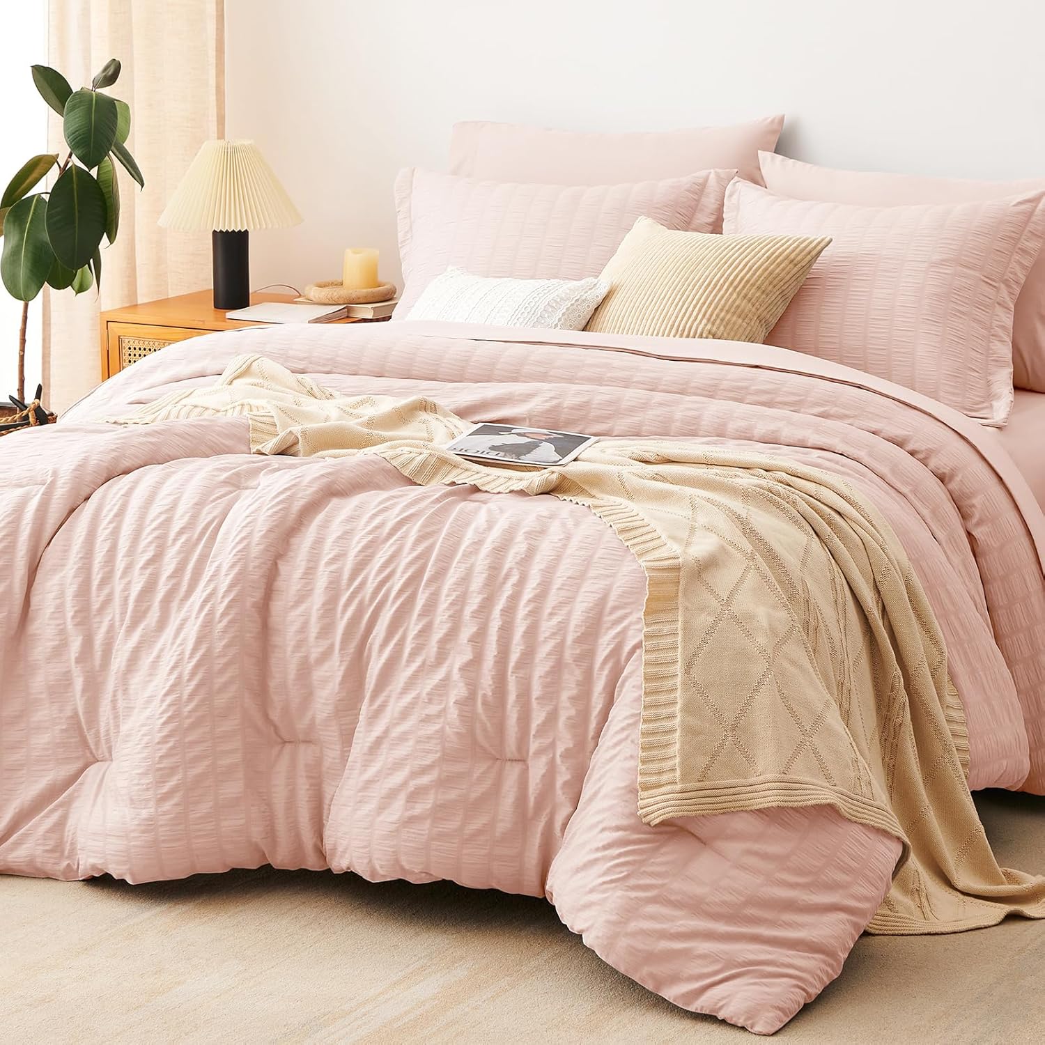 Luxury CozyLux Queen Comforter Set, High-Quality Comforter Set Blush Pink Seersu...
