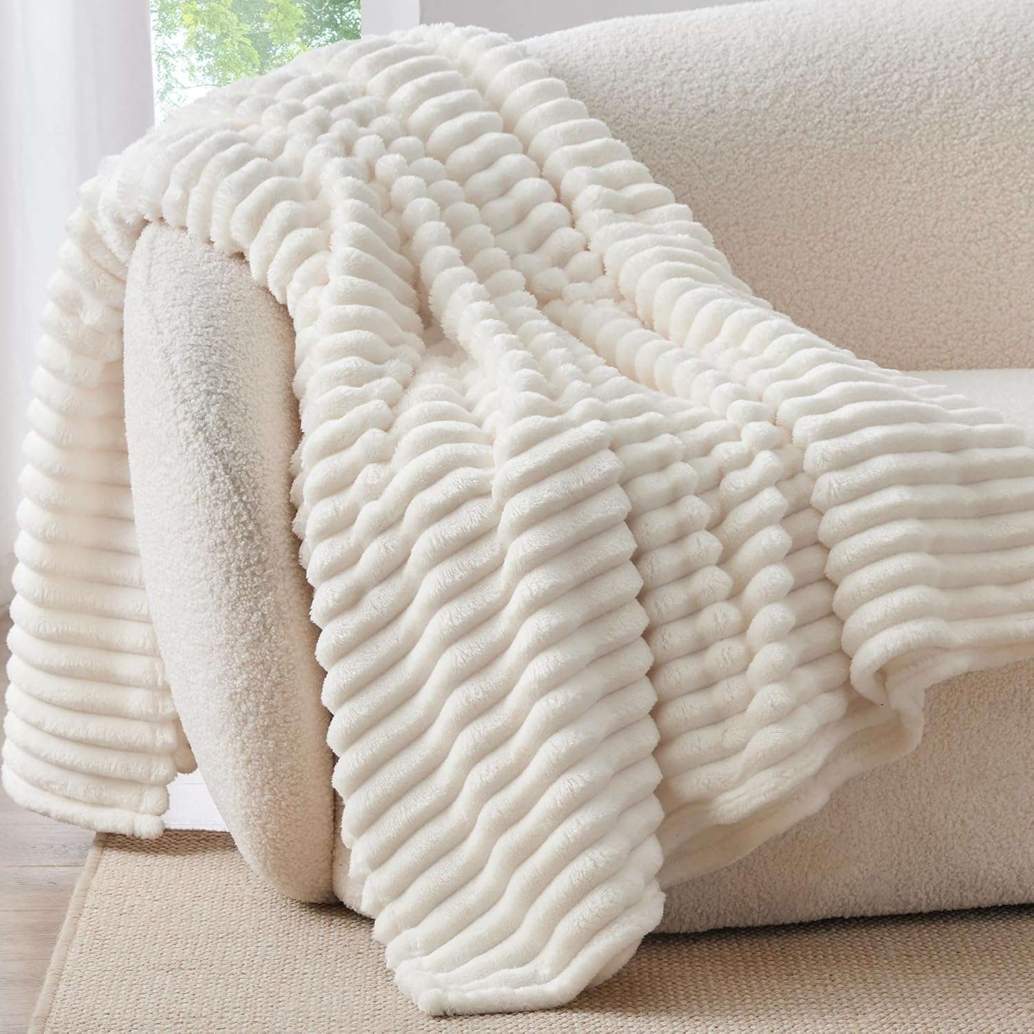 BEDELITE Fluffy Fleece Throw Blanket - Cream White Sofa Throw Soft Cosy Warm Sma...