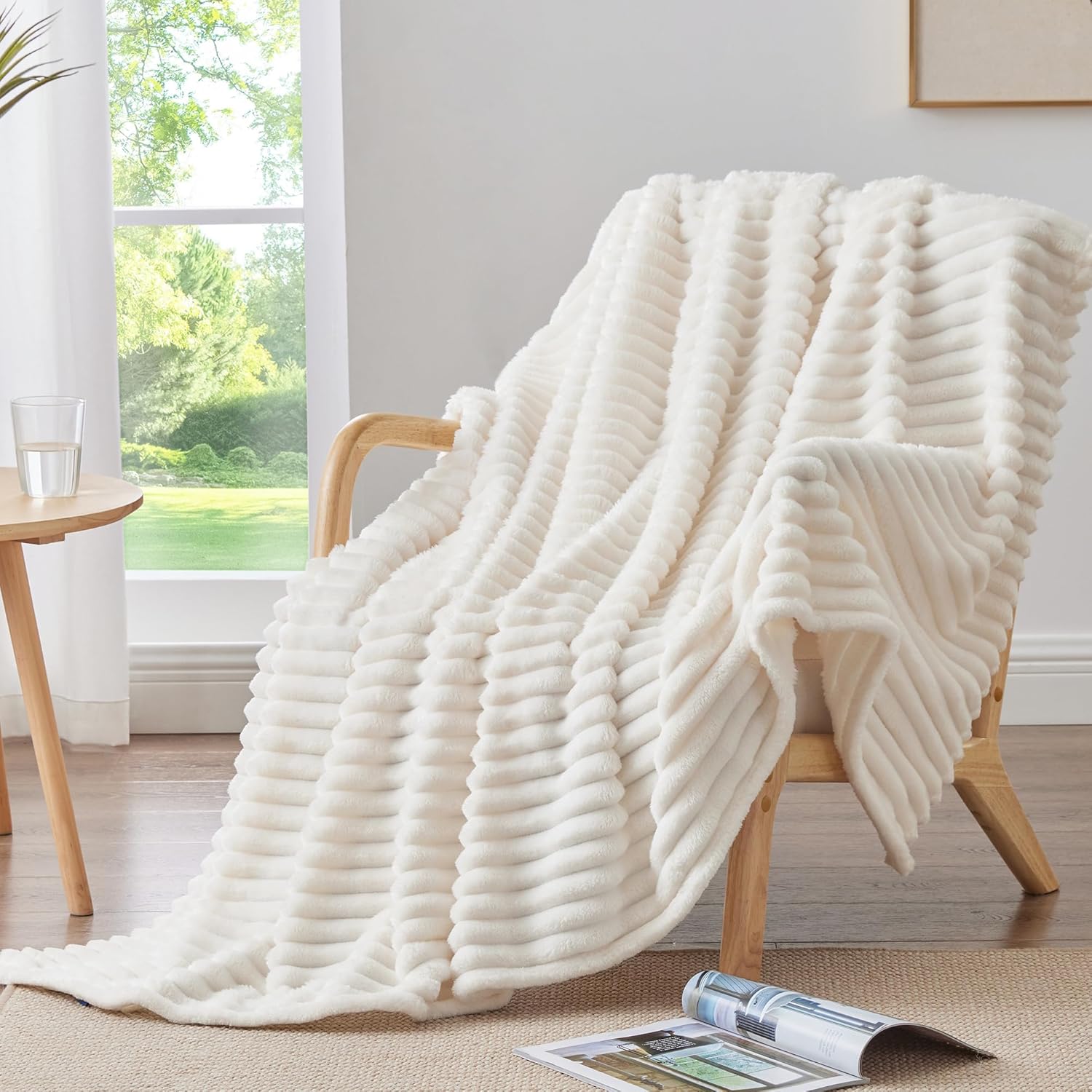 BEDELITE Fleece Throw Blanket for Couch - 300GSM Soft & Warm Fluffy Cream White...