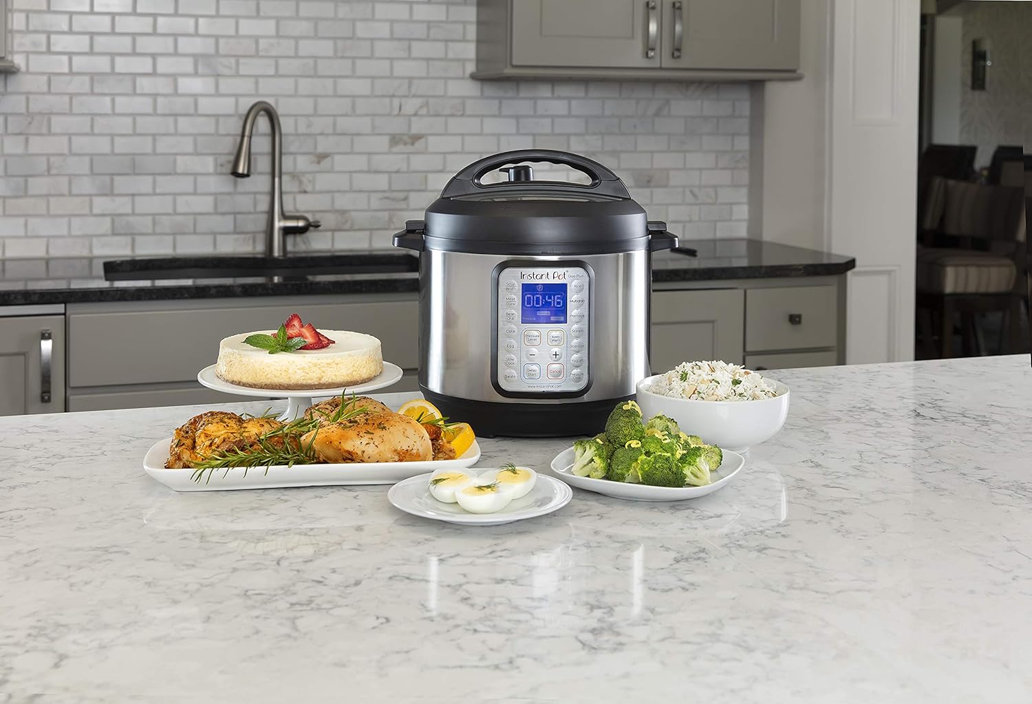 Instant Pot Duo Plus 9-in-1 Multicooker, Pressure Cooker, Slow Cook, Rice Maker,...